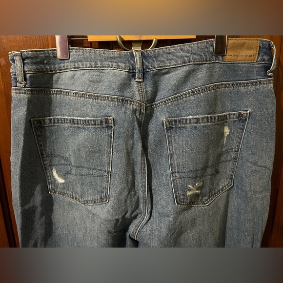 18 - American Eagle Mom Jeans - Picture 5 of 7